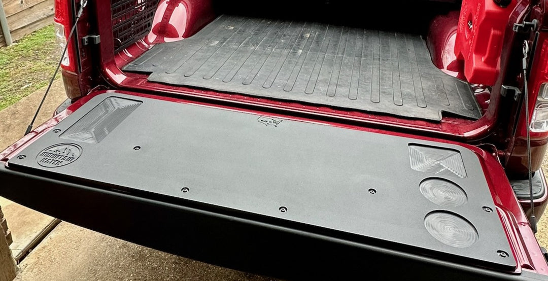 タクタクページ Toyota Tundra (2007-2021) mountain hatch overland tailgate insert